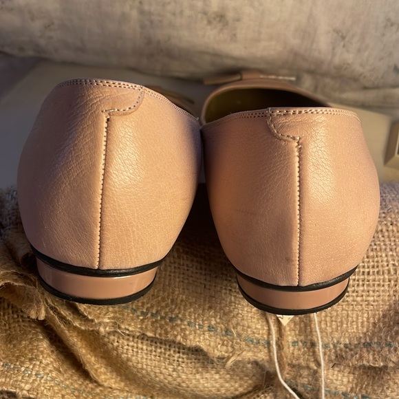 Marc Jacob’s 2 toned patent leather and kidskin flats with bows - Picture 6 of 15